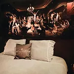 Loco Paradiso - Two Kingsize Beds, Outdoor Terrace, Dj Booth, Bar, Cinema, Bathtub, Kitchen, Airco