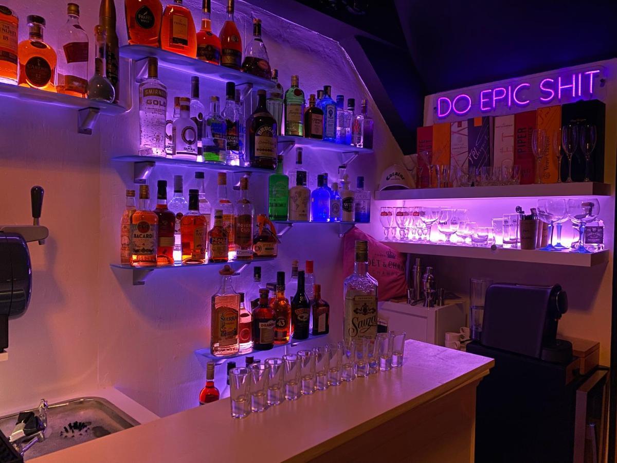 Appartement Loco Paradiso - Two Kingsize Beds, Outdoor Terrace, Dj Booth, Bar, Cinema, Bathtub, Kitchen, Airco Antwerpen